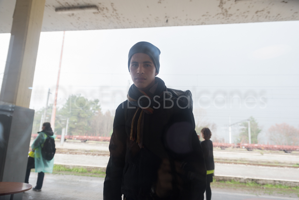 Este joven caminó tres días para regresar a Idomeni desde Skopje. Foto: Pablo Ibáñez. 