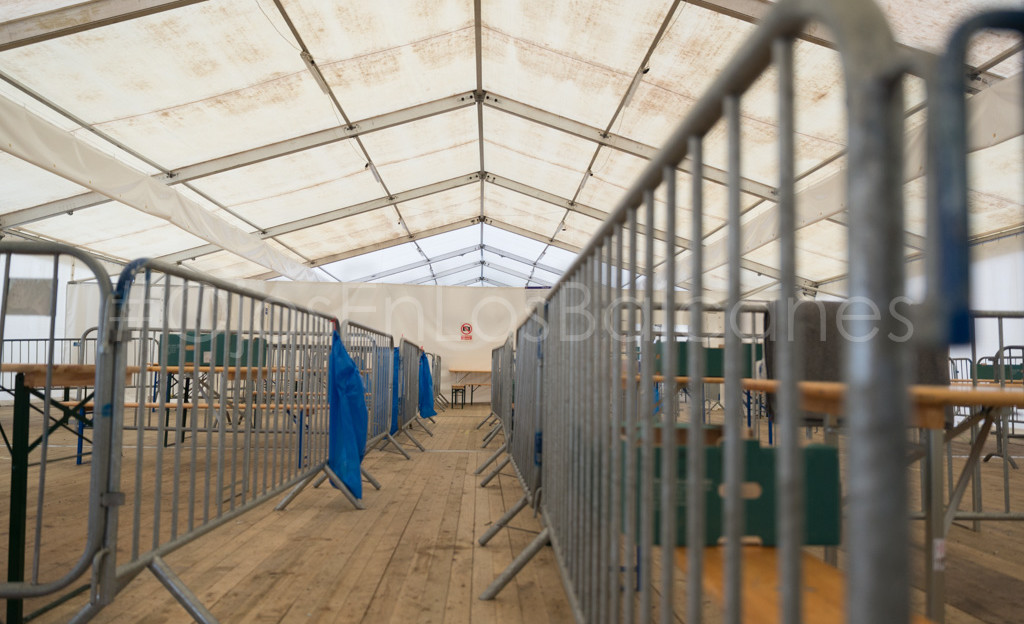 El campo de refugiados de Dobova-Brezice, completamente vacío este martes. Foto: Pablo Ibáñez.