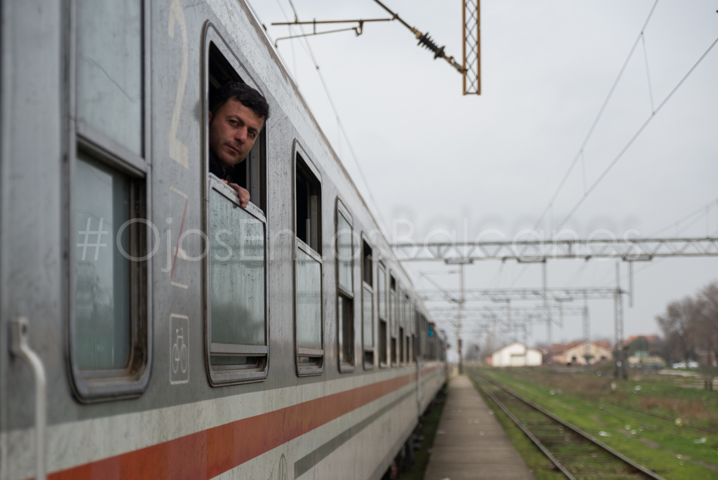 Muchos miran a la estación porque allí quedan amigos o familia. Foto: Pablo Ibáñez.